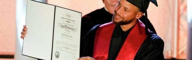 开云体育官方网站-戴维森退役库里大学球衣 库里：是不可思议的一天