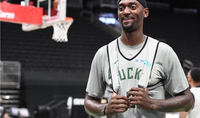 赢在三分！雄鹿三分36投18中，首发球员合计14投11中