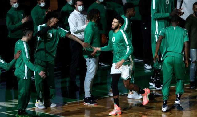 开云官方网站-多人感染+多场比赛被推迟！NBA表态拒绝暂停赛季