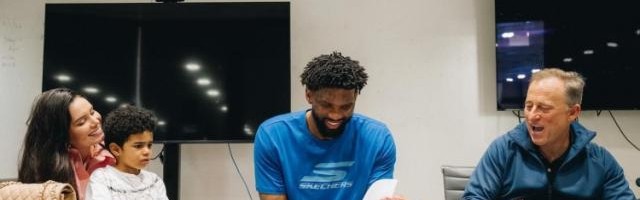 开云官方网站-一夏天砸6.1亿！费城豪赌三巨头，大帝健康决定命运