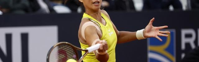 开云官方网站-遭逆转无缘创造最佳 郑钦文还在寻找自己的网球